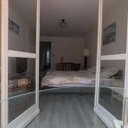 3 Pieces 2 Centre 앙티브